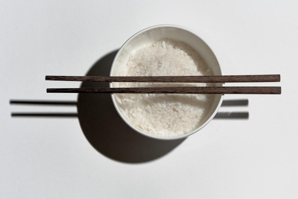 茶碗の中の白米