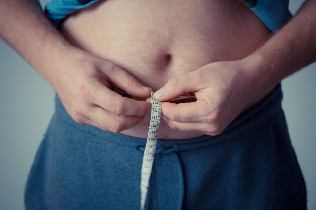 ダイエットを行っている男性