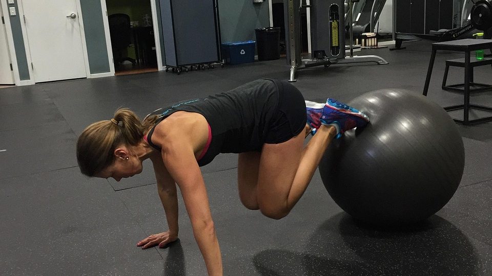 トレーニング中女性